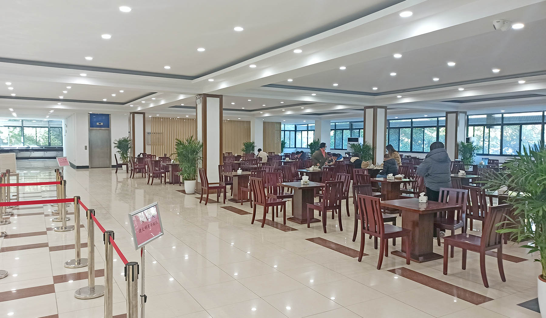 食堂建设成效