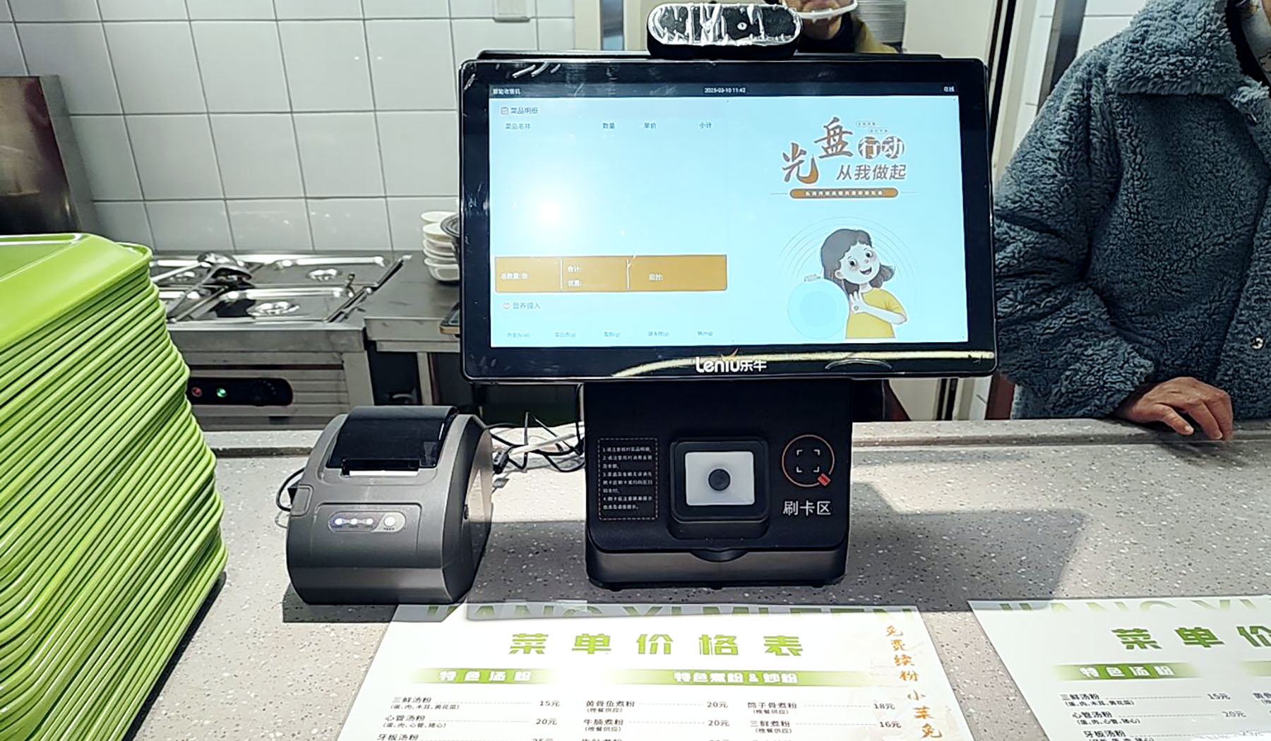 食堂建设成效